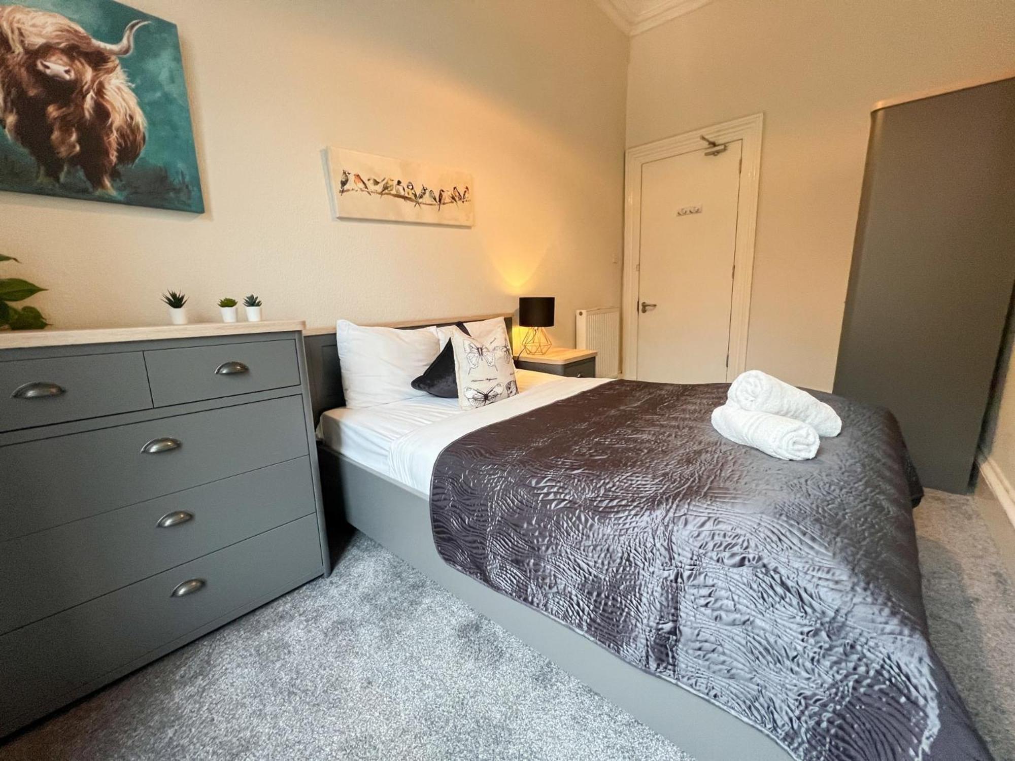 Centre 5 Bedroom Flat On Sauchiehall Street Apartment Glasgow
