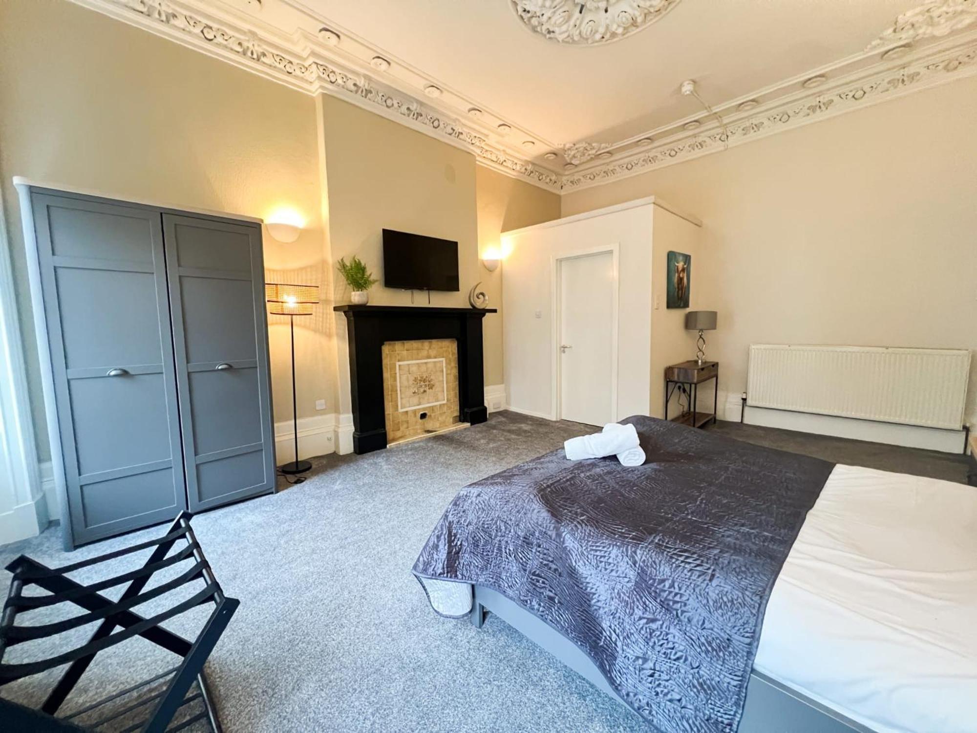 Centre 5 Bedroom Flat On Sauchiehall Street * Glasgow
