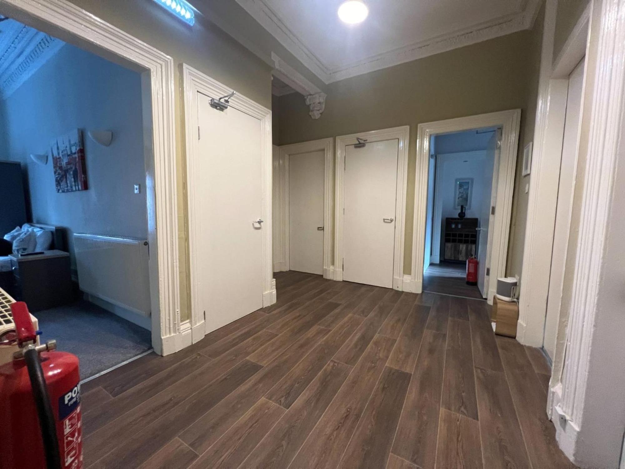 Apartment Centre 5 Bedroom Flat On Sauchiehall Street *
