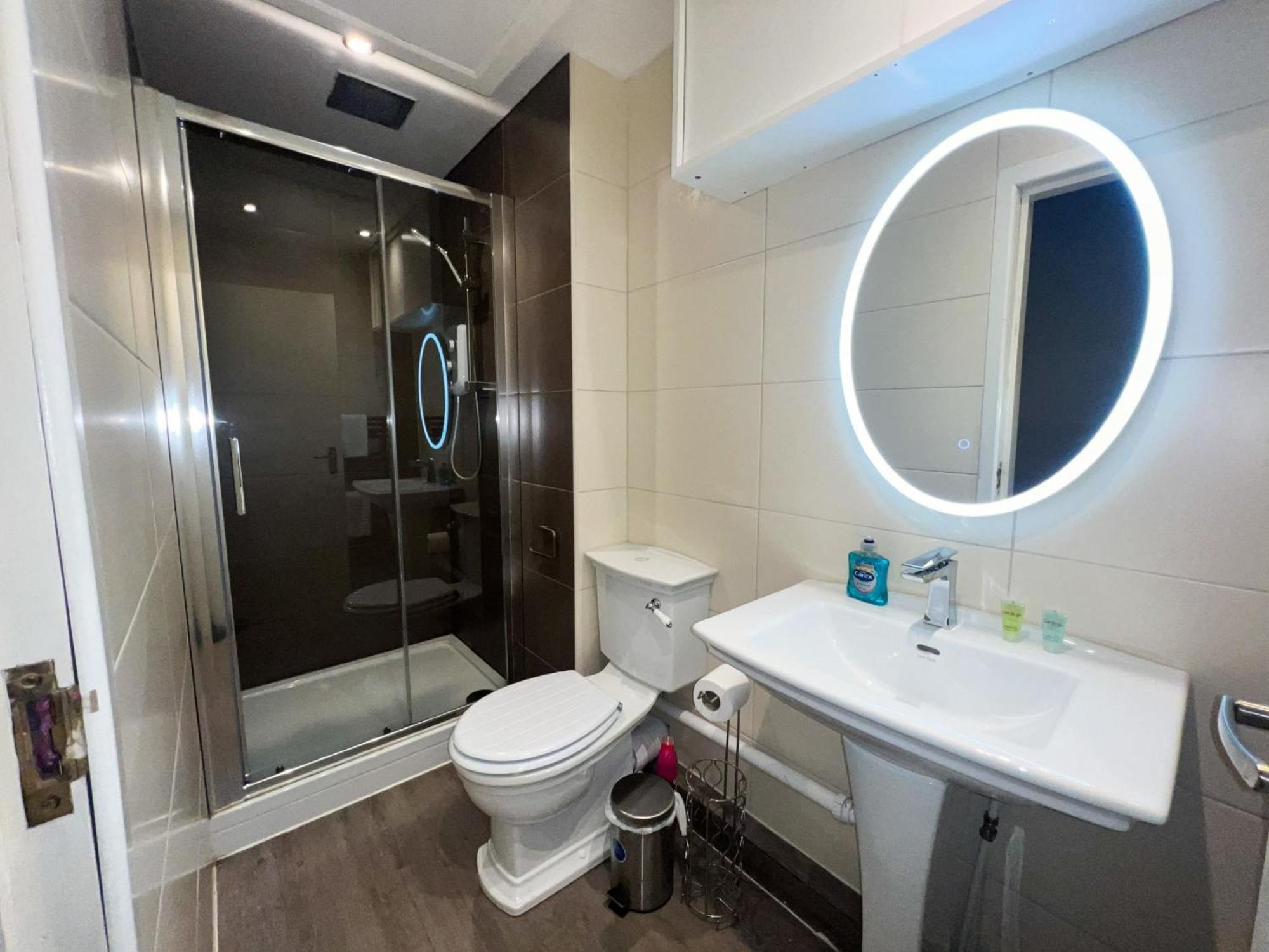Centre 5 Bedroom Flat On Sauchiehall Street * Glasgow