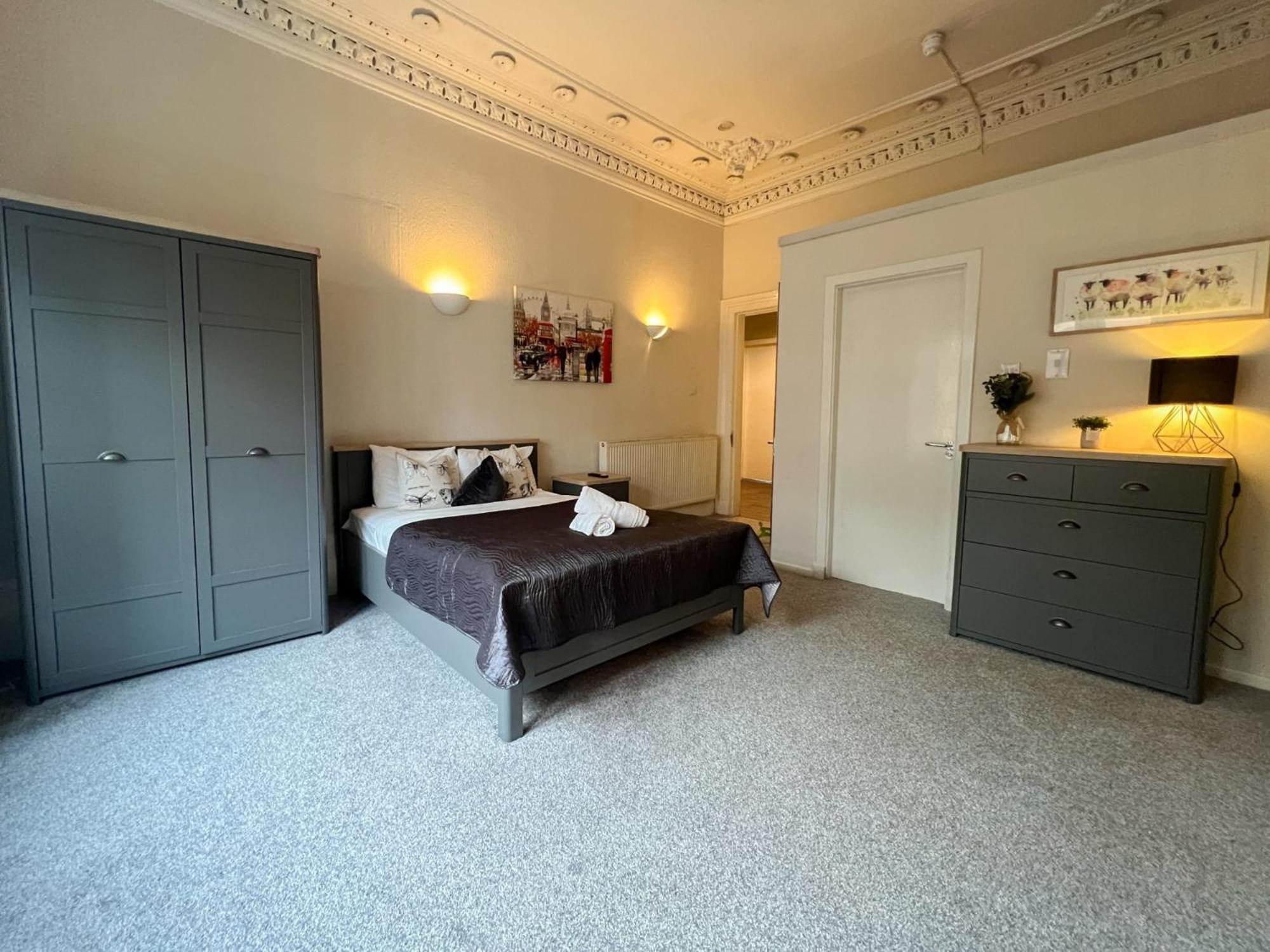 Centre 5 Bedroom Flat On Sauchiehall Street Glasgow