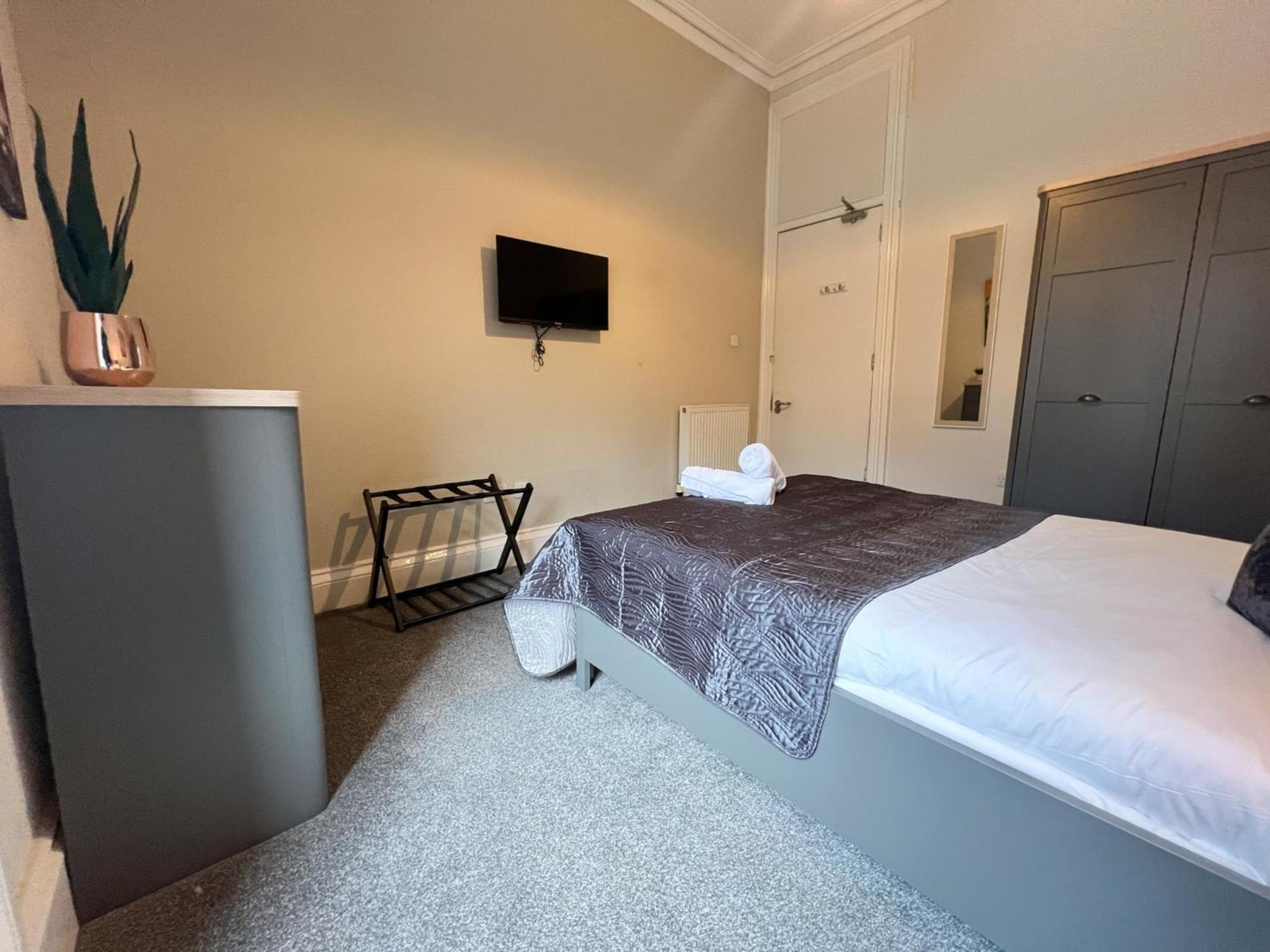 Centre 5 Bedroom Flat On Sauchiehall Street