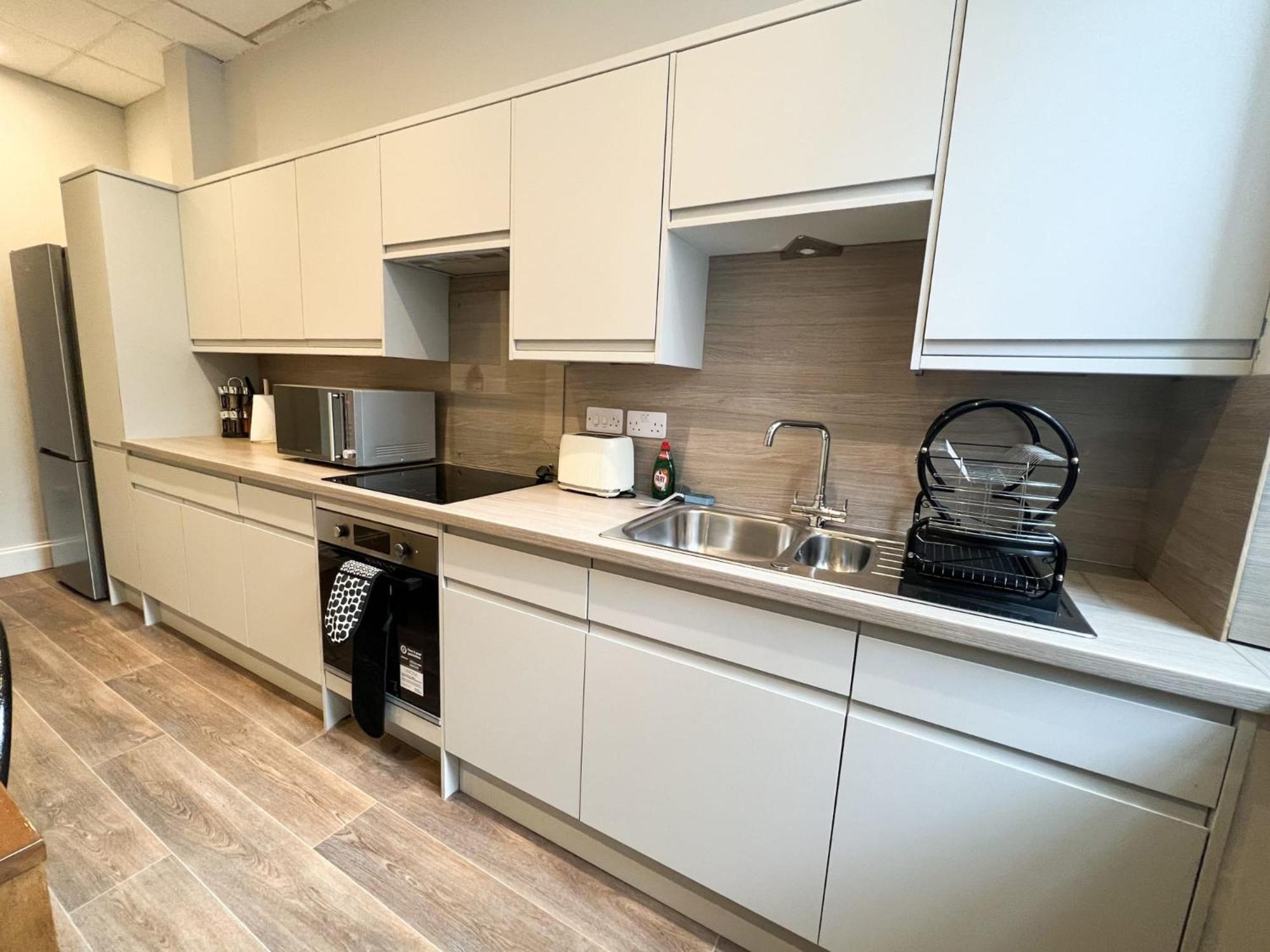 Centre 5 Bedroom Flat On Sauchiehall Street * Glasgow