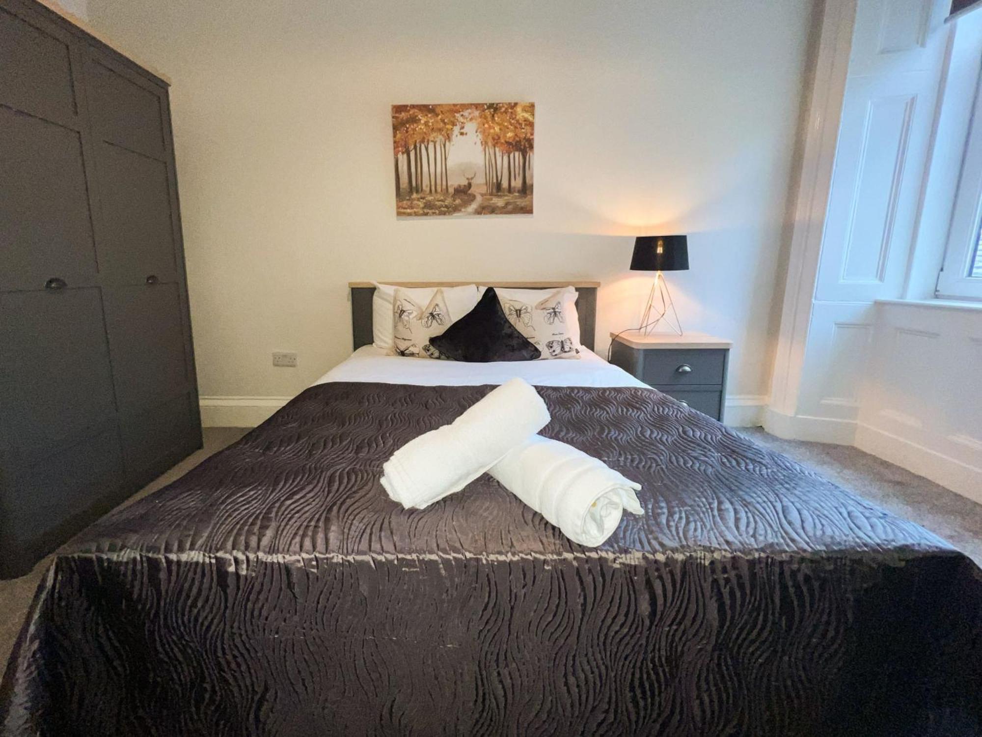 Centre 5 Bedroom Flat On Sauchiehall Street