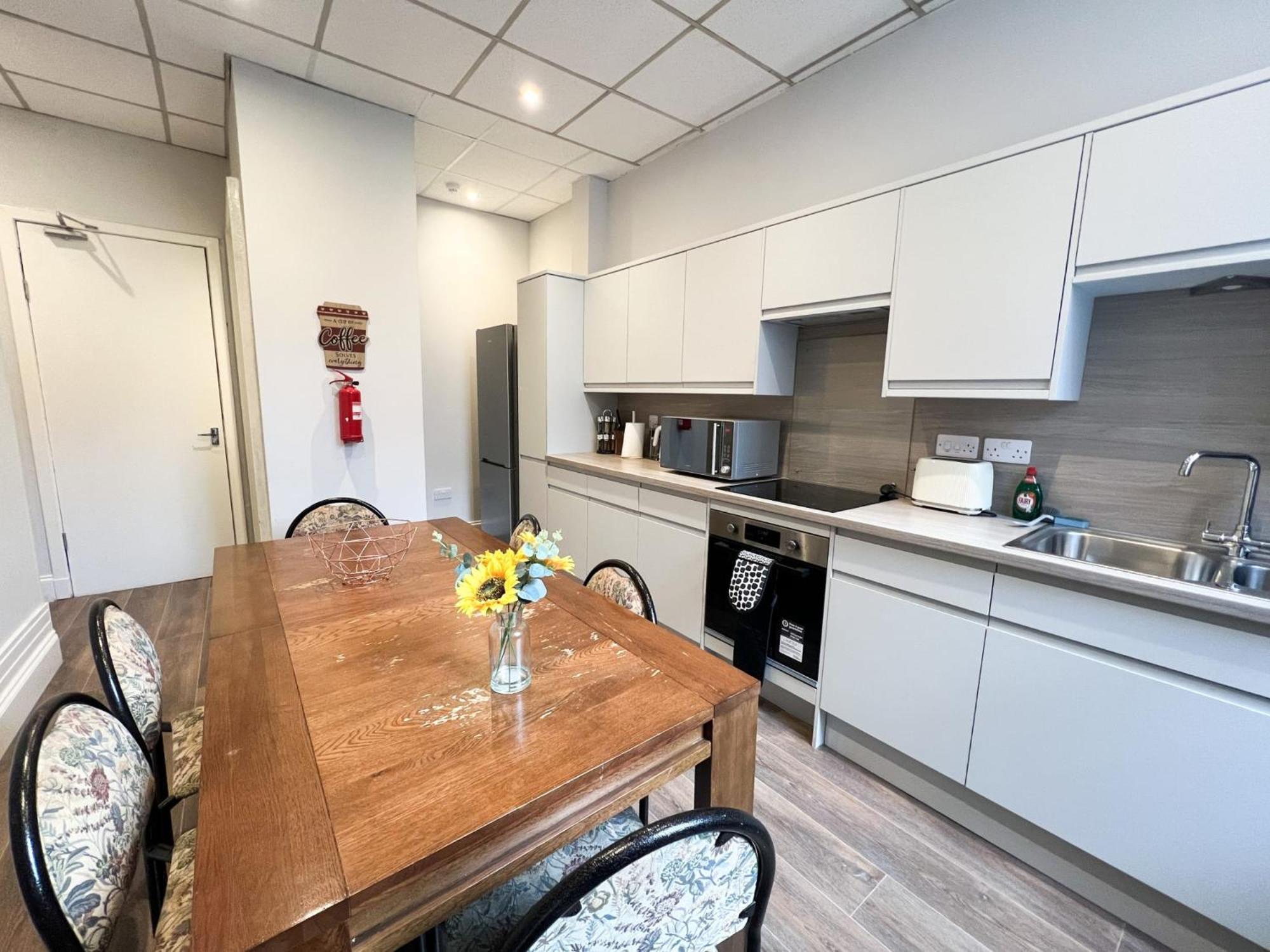 Apartment Centre 5 Bedroom Flat On Sauchiehall Street Glasgow