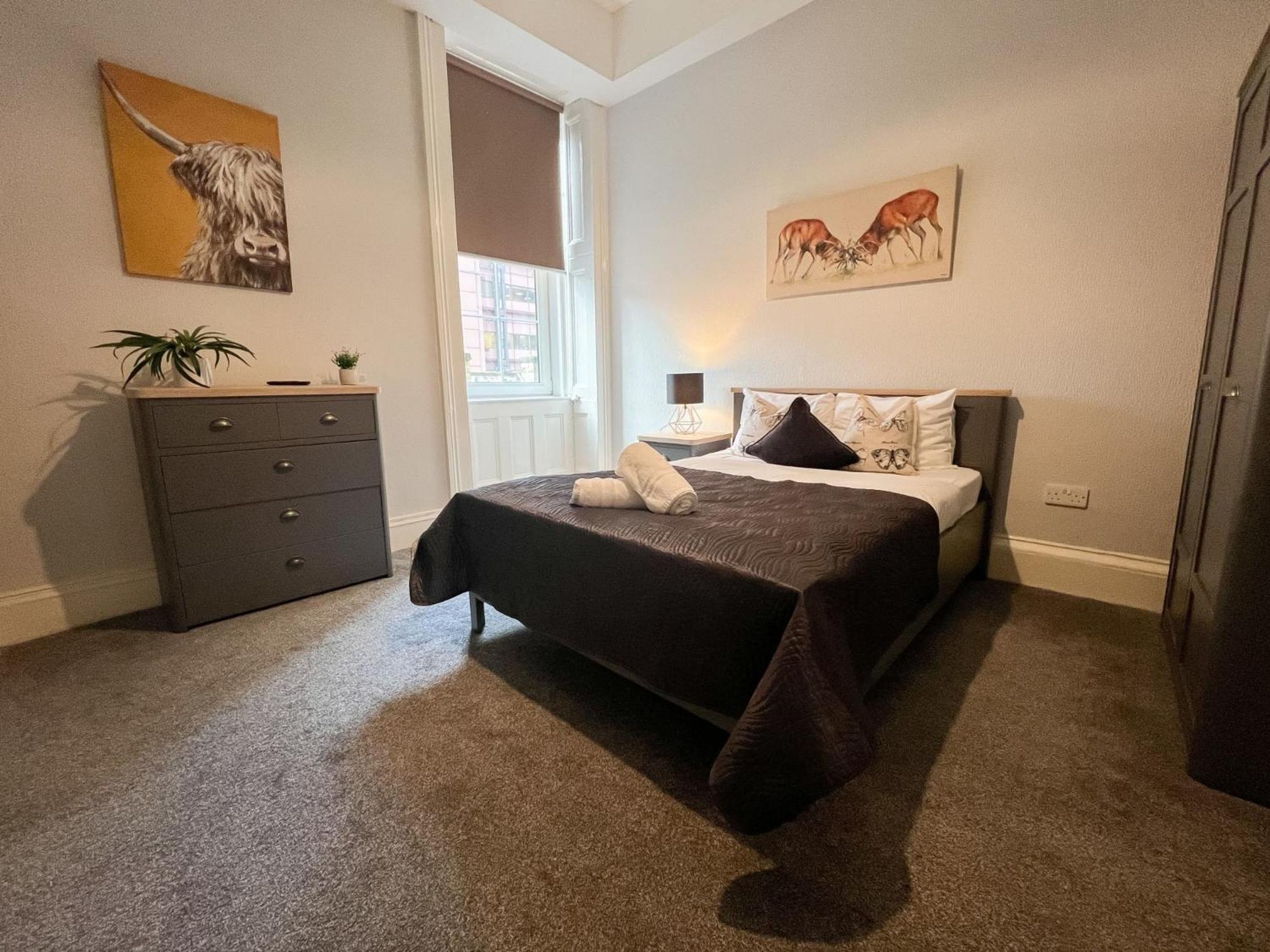 Centre 5 Bedroom Flat On Sauchiehall Street * Glasgow