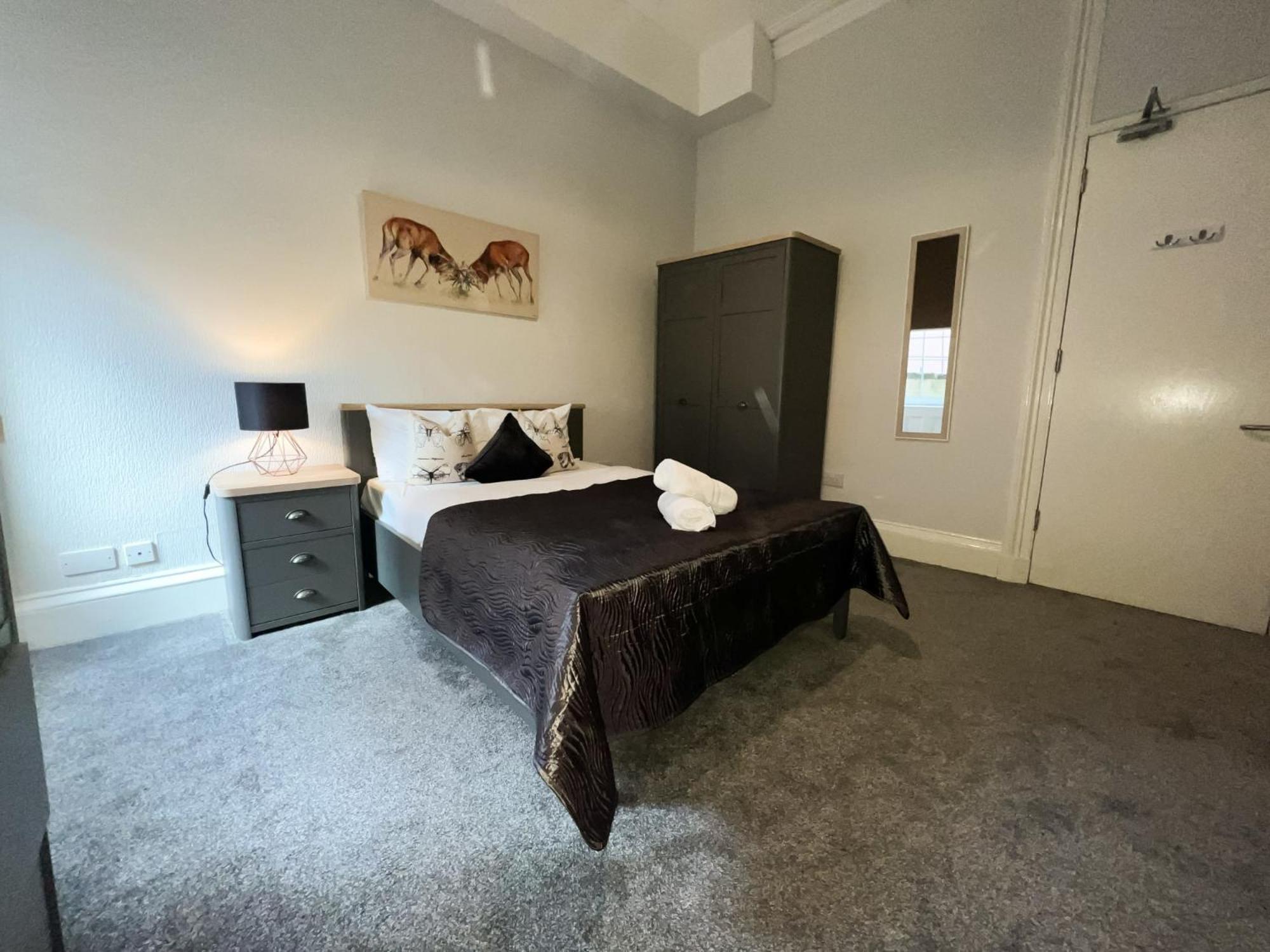 Apartment Centre 5 Bedroom Flat On Sauchiehall Street *