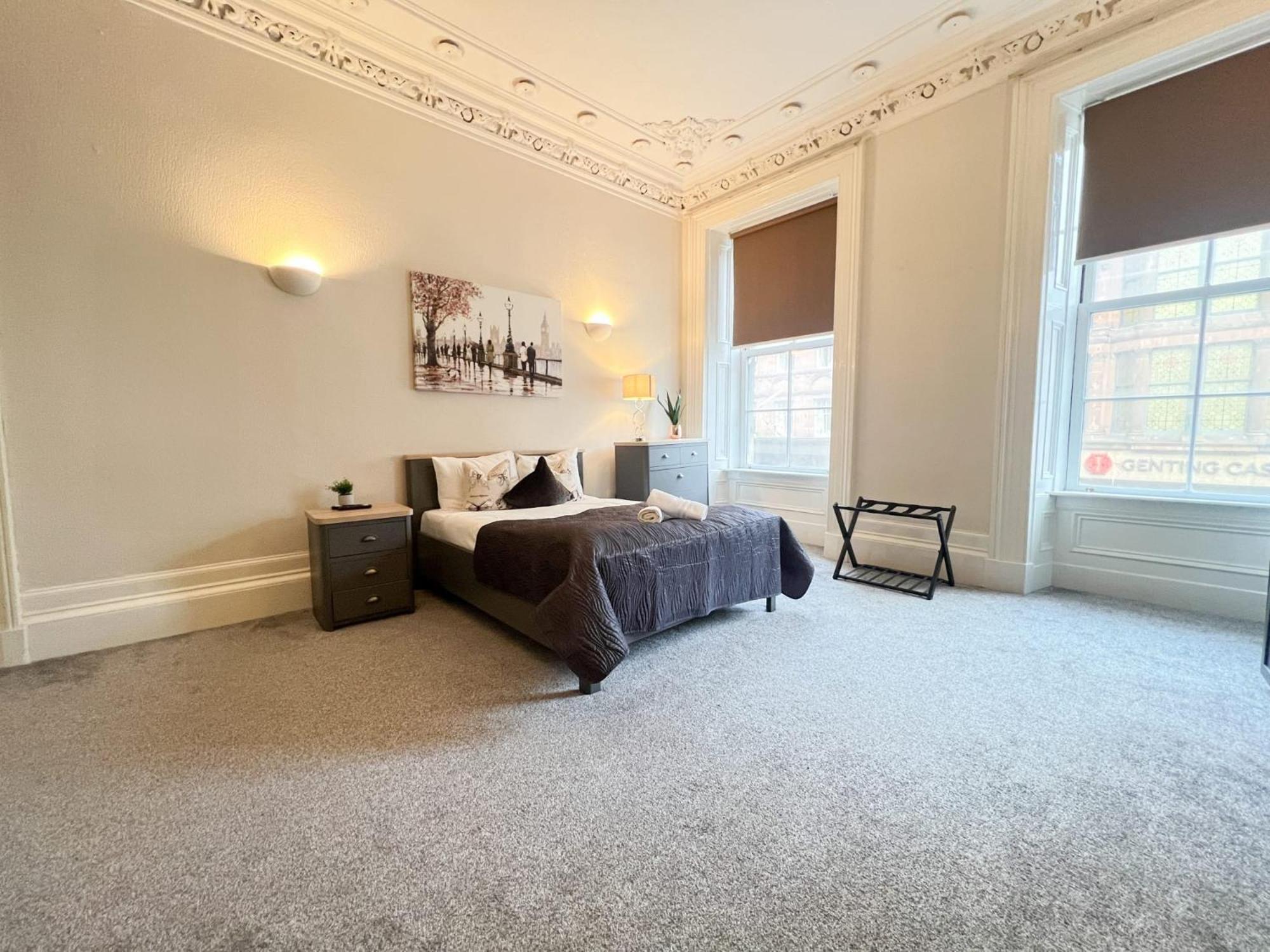 Centre 5 Bedroom Flat On Sauchiehall Street * Glasgow