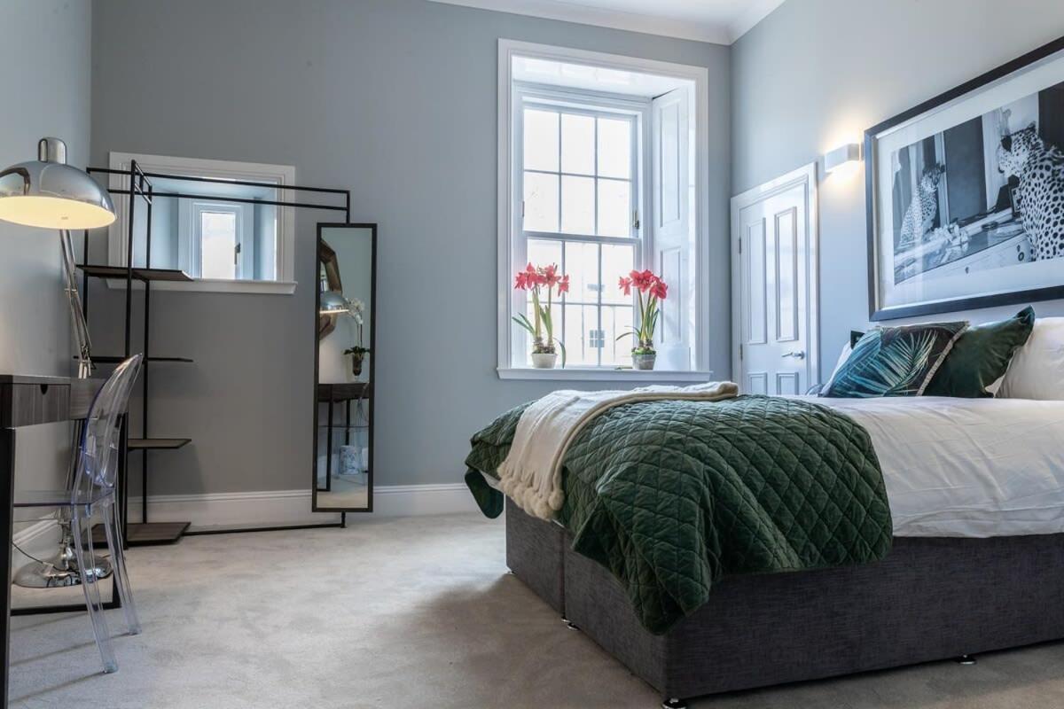 Beautiful 4 Bed Flat In Perfect Location *