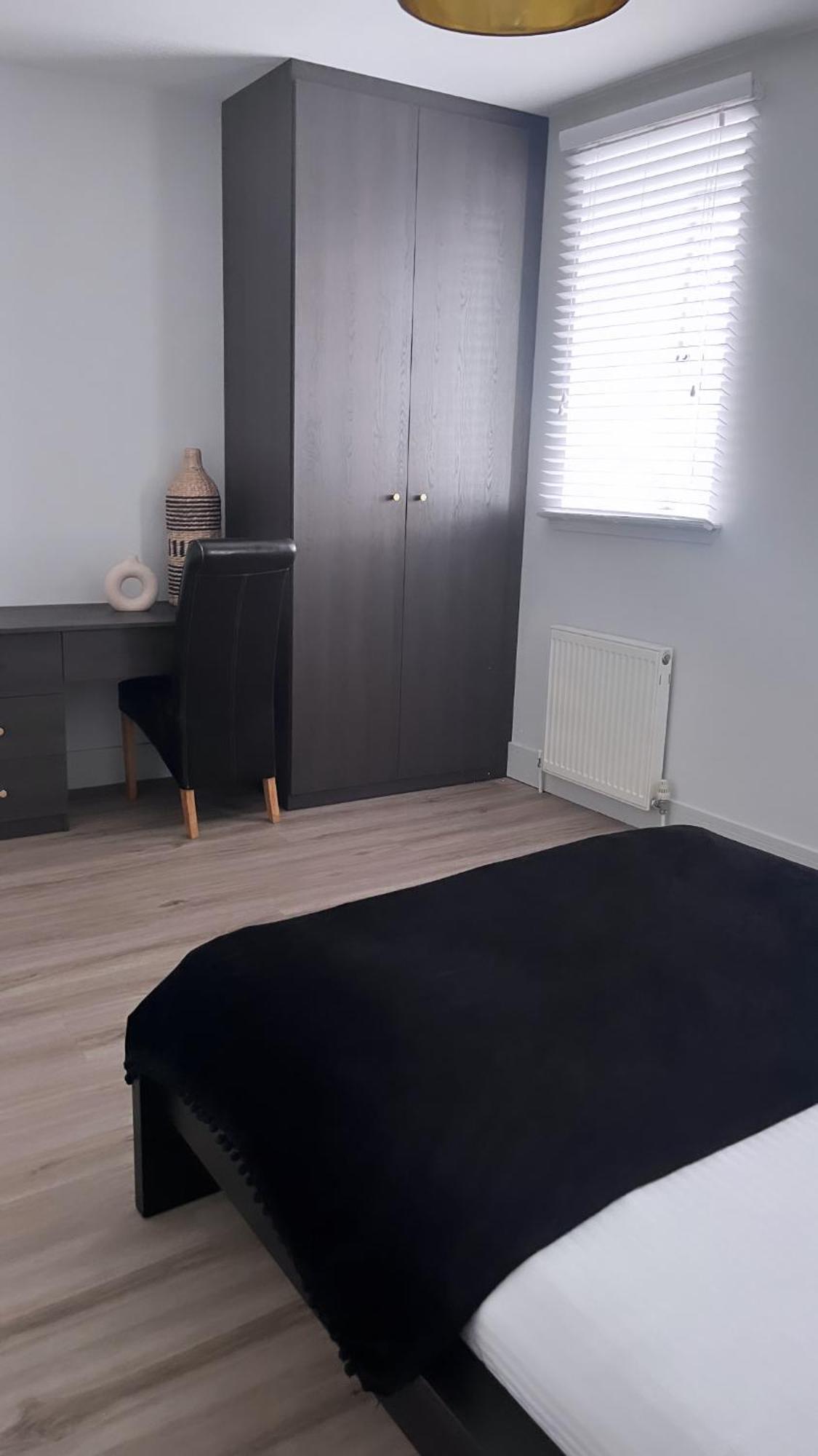 Apartment 3 Bedroom House Near Centre Sleeps 7 *