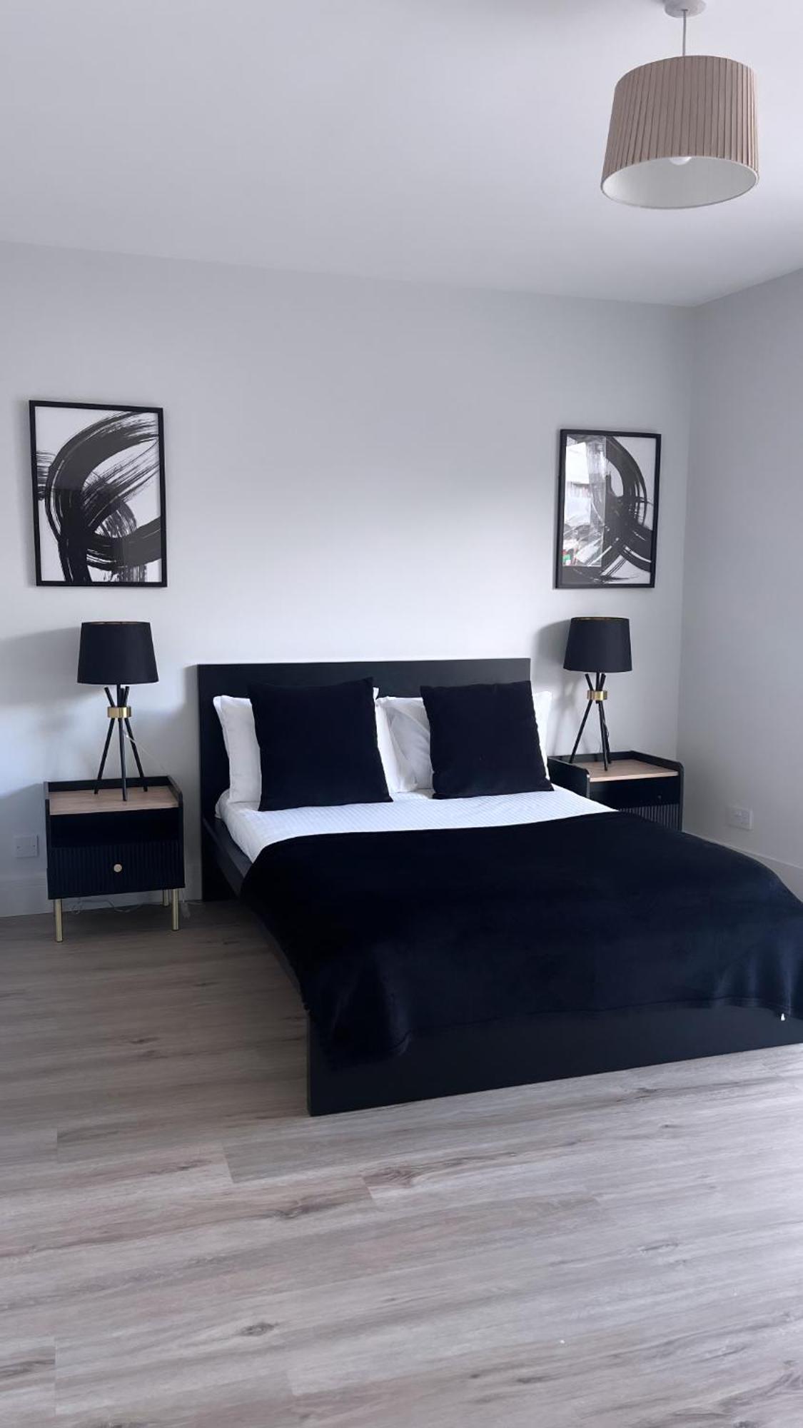 3 Bedroom House Near Centre Sleeps 7 *