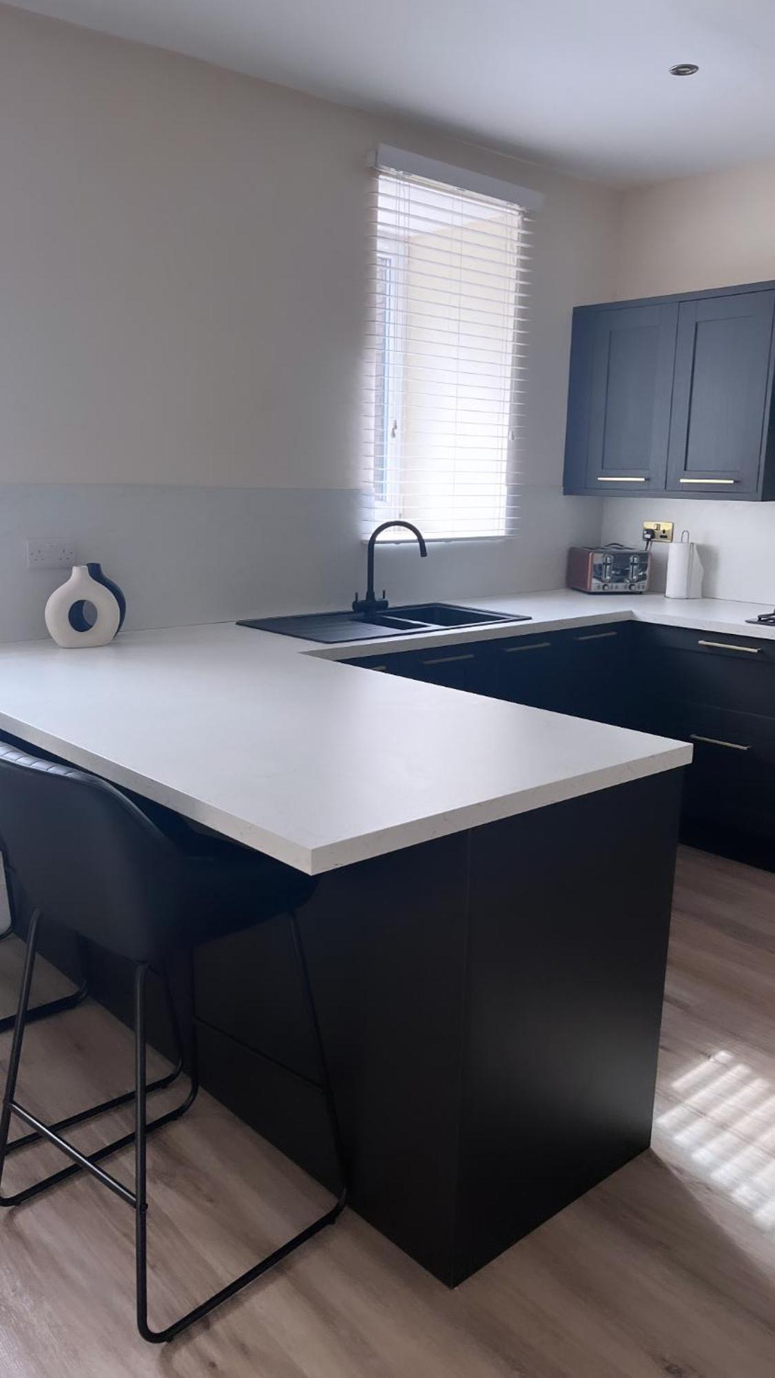 3 Bedroom House Near Centre Sleeps 7 Apartment
