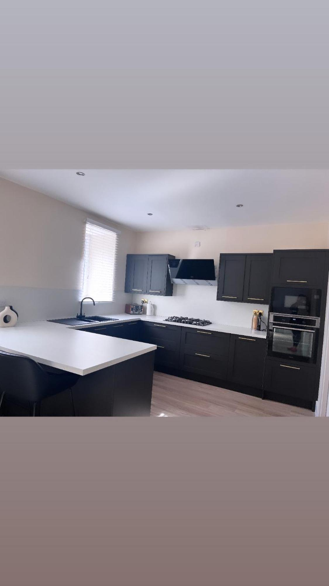 Apartment 3 Bedroom House Near Centre Sleeps 7 *