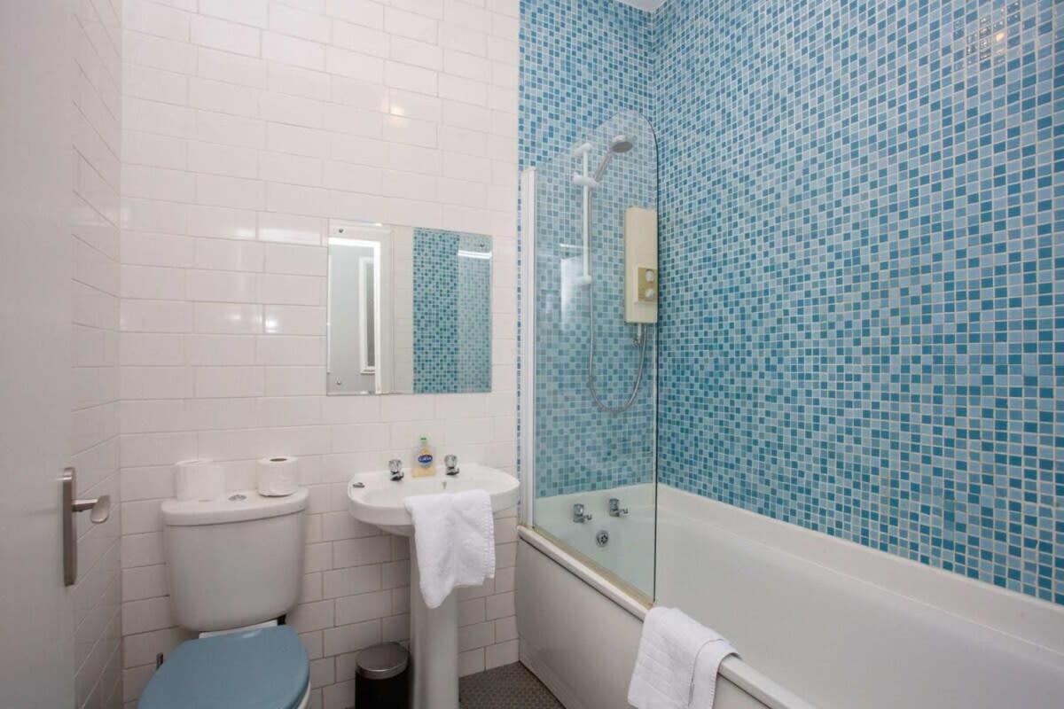 Modern And Refurbished Flat In Merchant Holiday home Glasgow