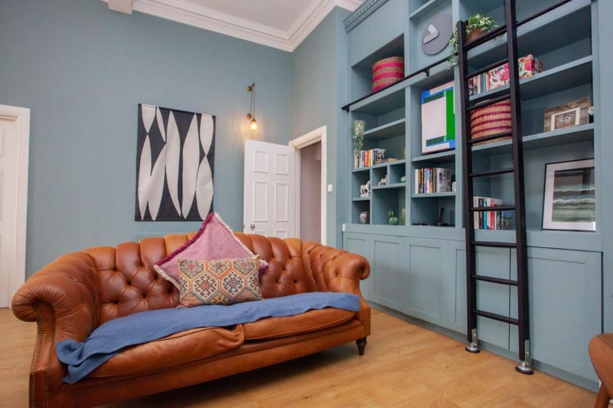 Bright Spacious 3 Bed Flat *