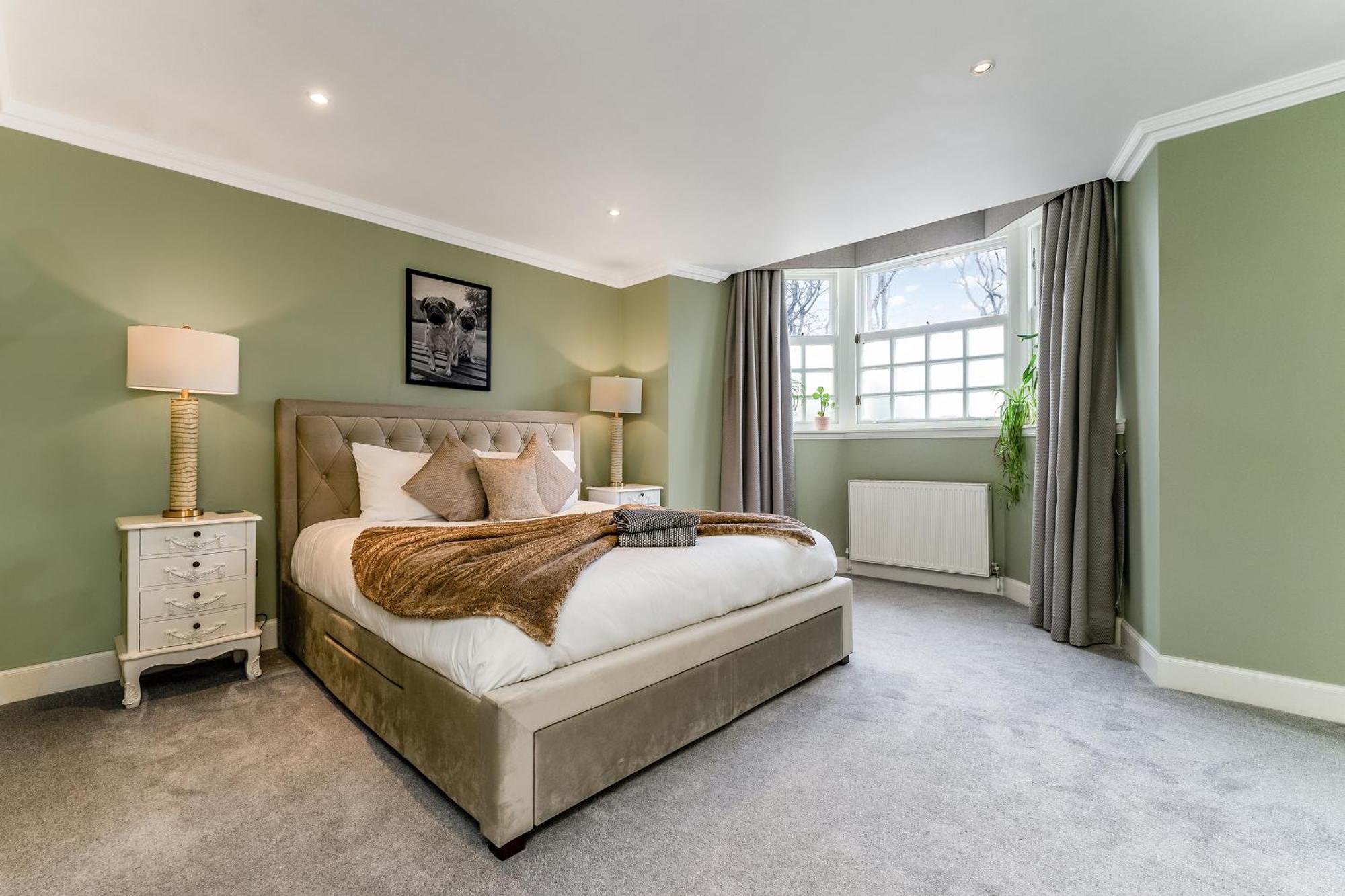 Luxurious Park District Duplex Apartment