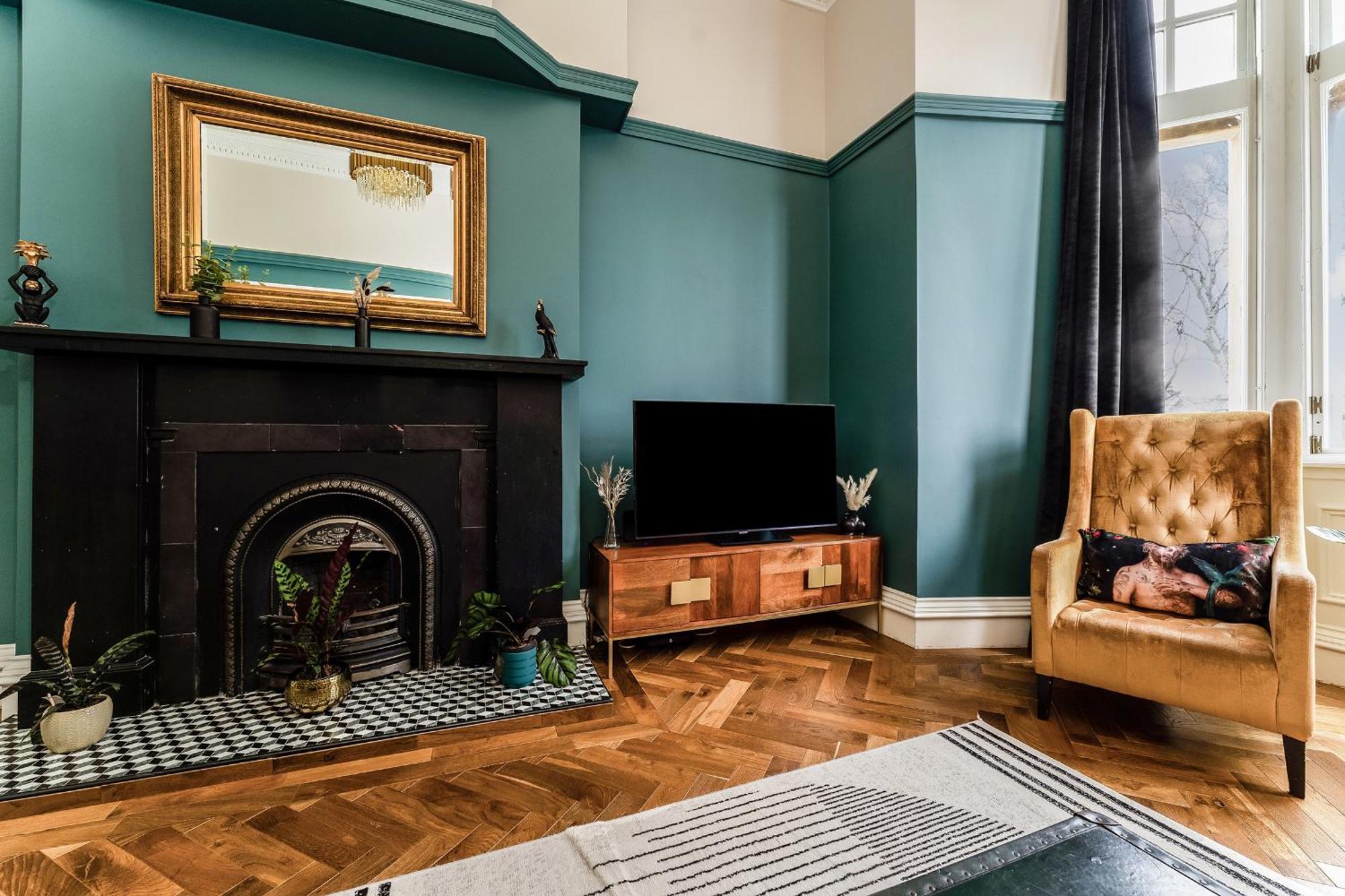 Luxurious Park District Duplex Apartment *