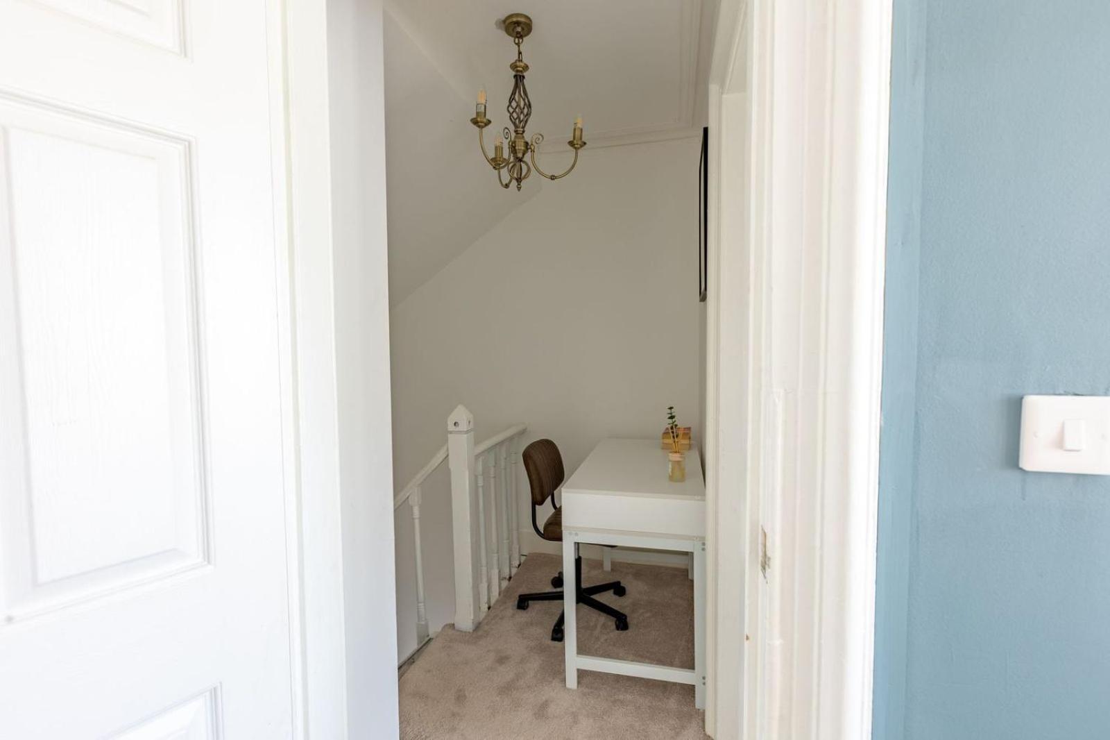 Holiday home Spacious 3 Bedroom In - Free Parking