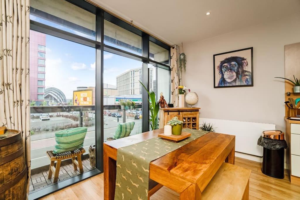 Apartment Luxury Huge Modern Open Plan 2bedroom Flat - Free Private Parking & Balcony Located At The Ovo Hydro And Sec Centre