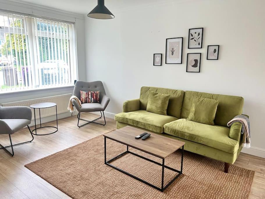 Holiday home Ideal 3 Bed In With Free Parking *
