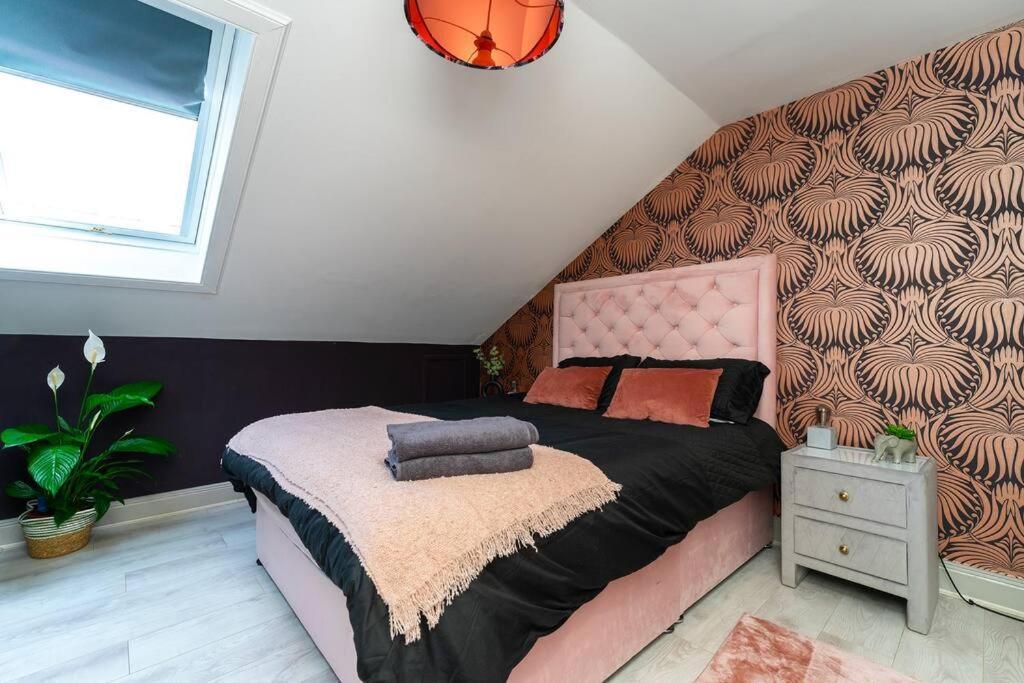 The Rose- Stylish Penthouse 2 Bed Centre With Free Parking & Lift Glasgow