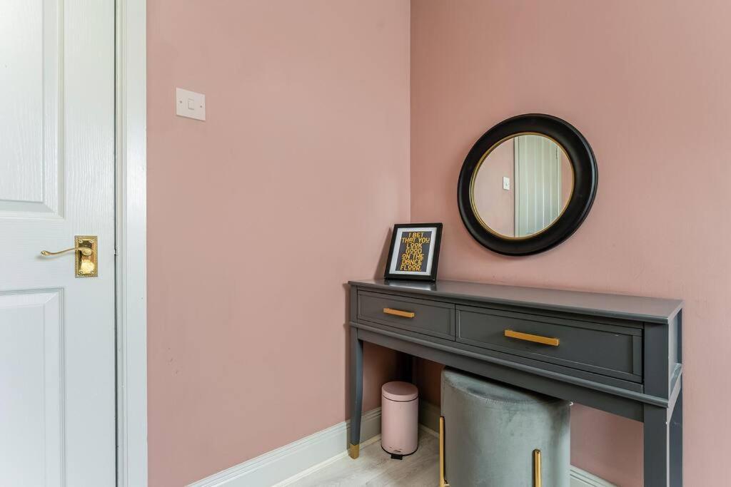 The Rose- Stylish Penthouse 2 Bed Centre With Free Parking & Lift