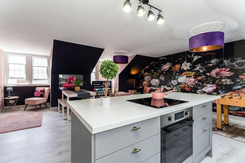Apartment The Rose- Stylish Penthouse 2 Bed Centre With Free Parking & Lift *