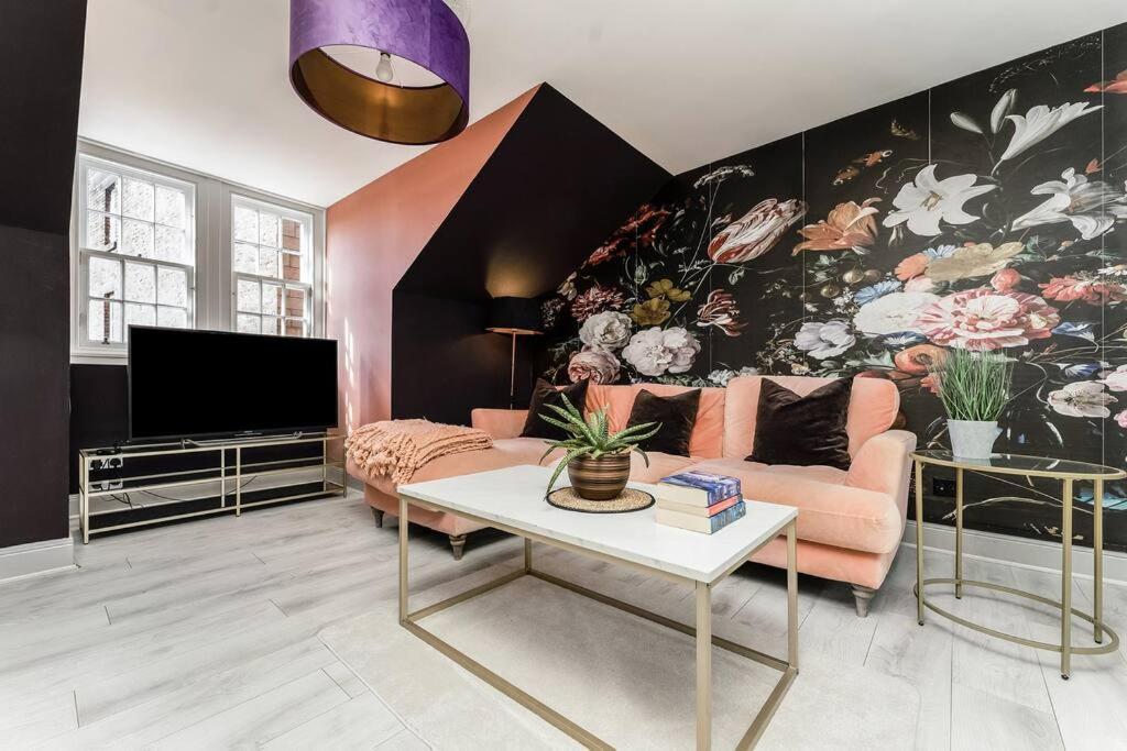 The Rose- Stylish Penthouse 2 Bed Centre With Free Parking & Lift * Glasgow