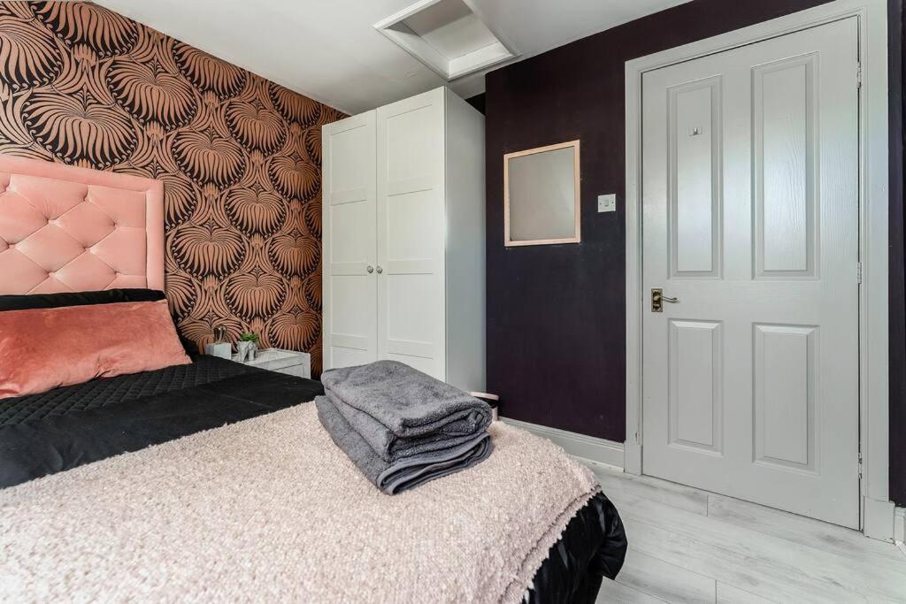 The Rose- Stylish Penthouse 2 Bed Centre With Free Parking & Lift Glasgow