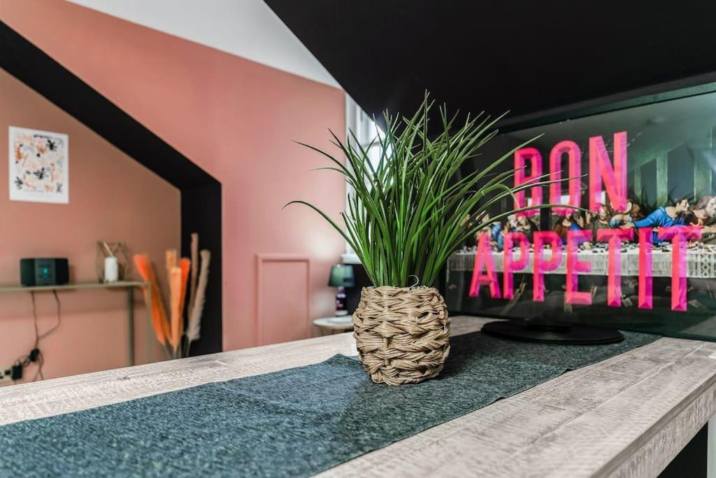 The Rose- Stylish Penthouse 2 Bed Centre With Free Parking & Lift Glasgow