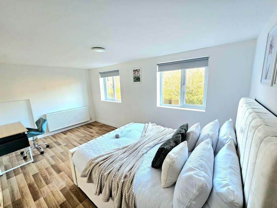 Spacious Haven With Free Parking Holiday home Glasgow