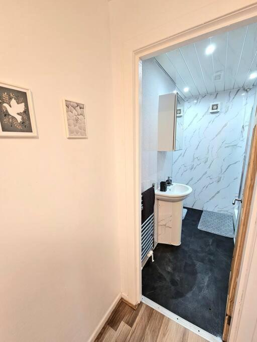 Spacious Haven With Free Parking Glasgow