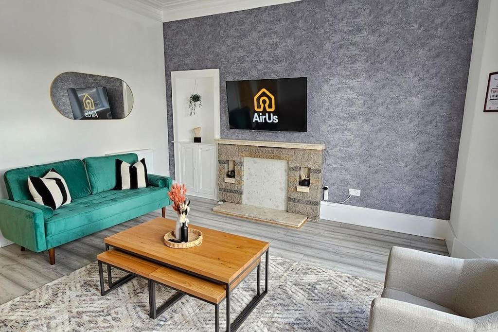 Spacious Haven With Free Parking