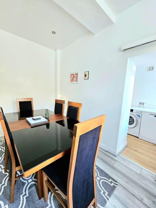 Spacious Haven With Free Parking Holiday home Glasgow