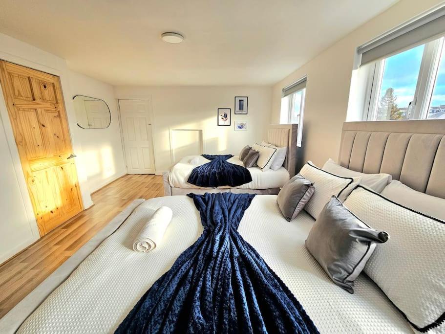 Spacious Haven With Free Parking Holiday home *