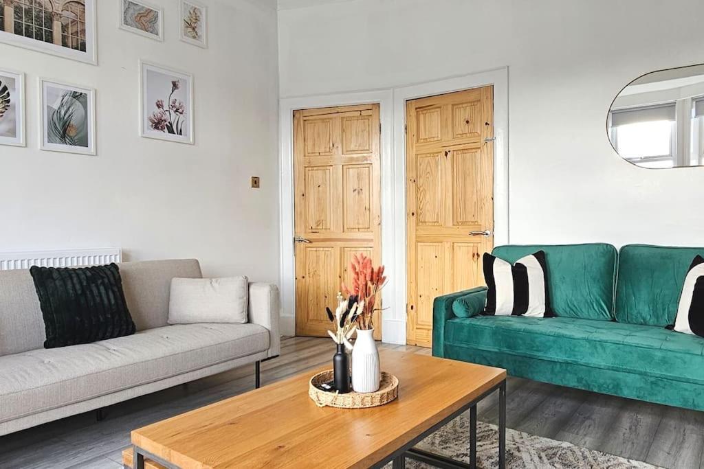 Holiday home Spacious Haven With Free Parking *