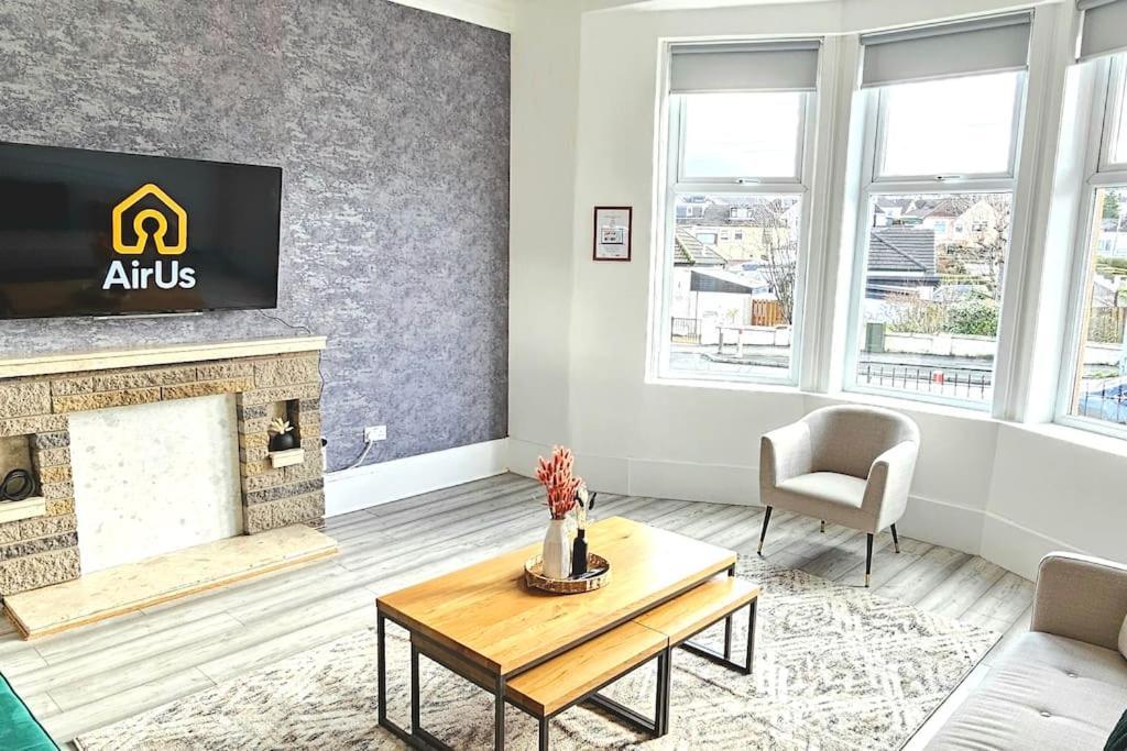 Spacious Haven With Free Parking Holiday home *