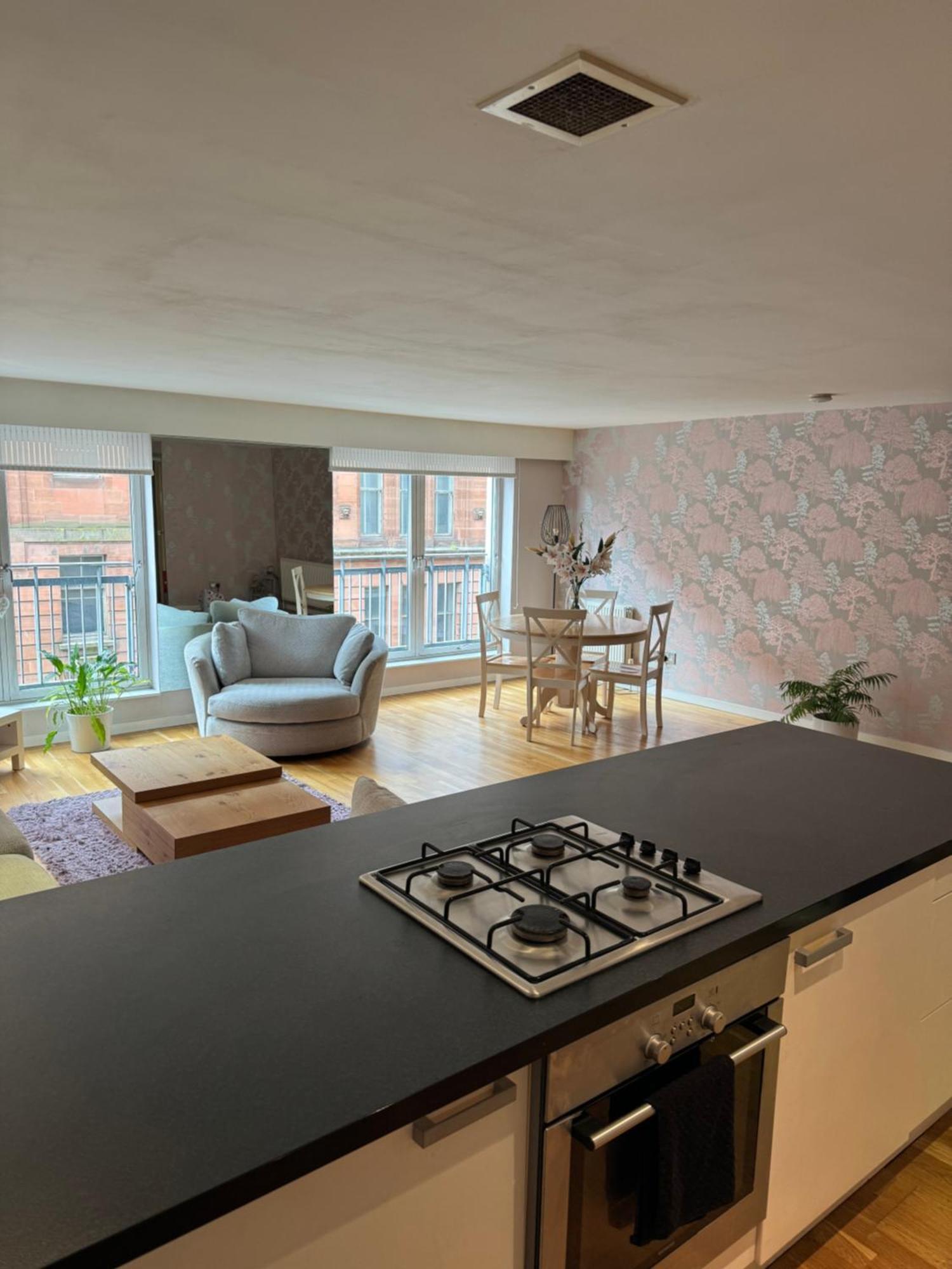 Apartment Merchant Luxury 2 Bedroom With Secure Parking Available On Request *