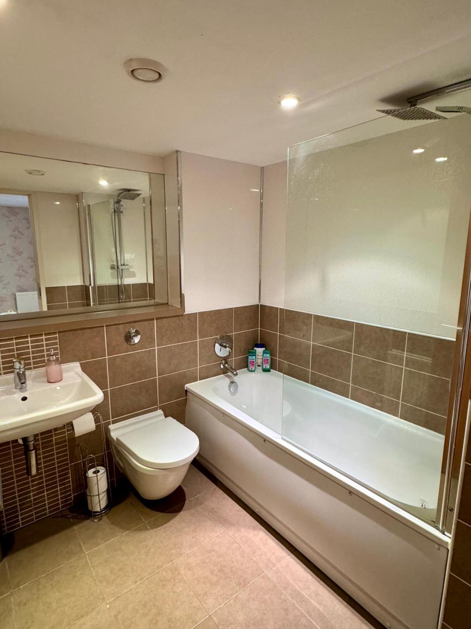 Merchant Luxury 2 Bedroom With Secure Parking Available On Request *