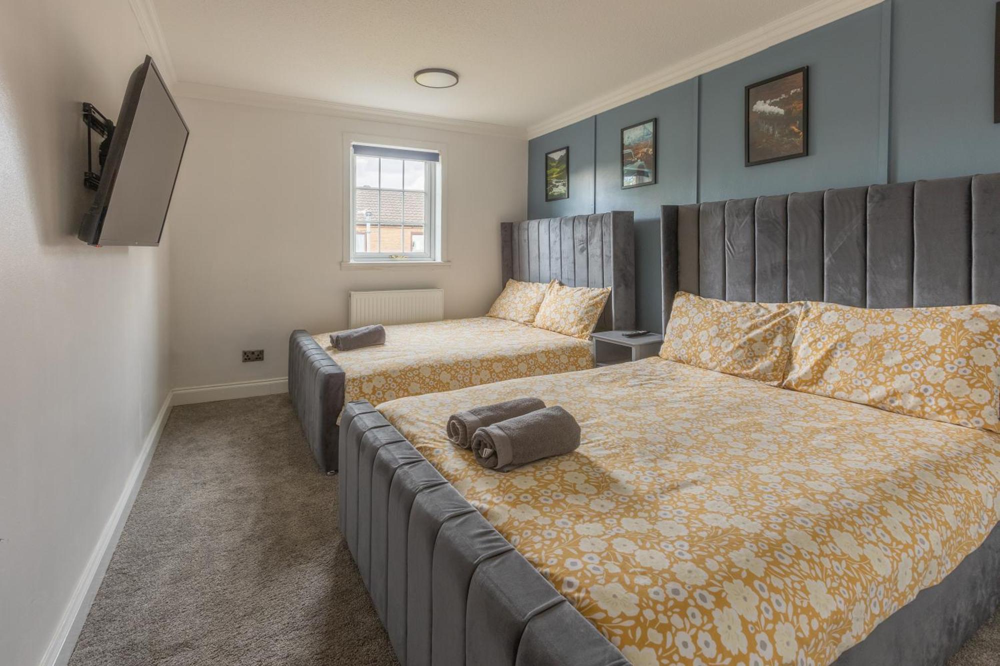 Ideal 3 Bed In With Free Parking Glasgow