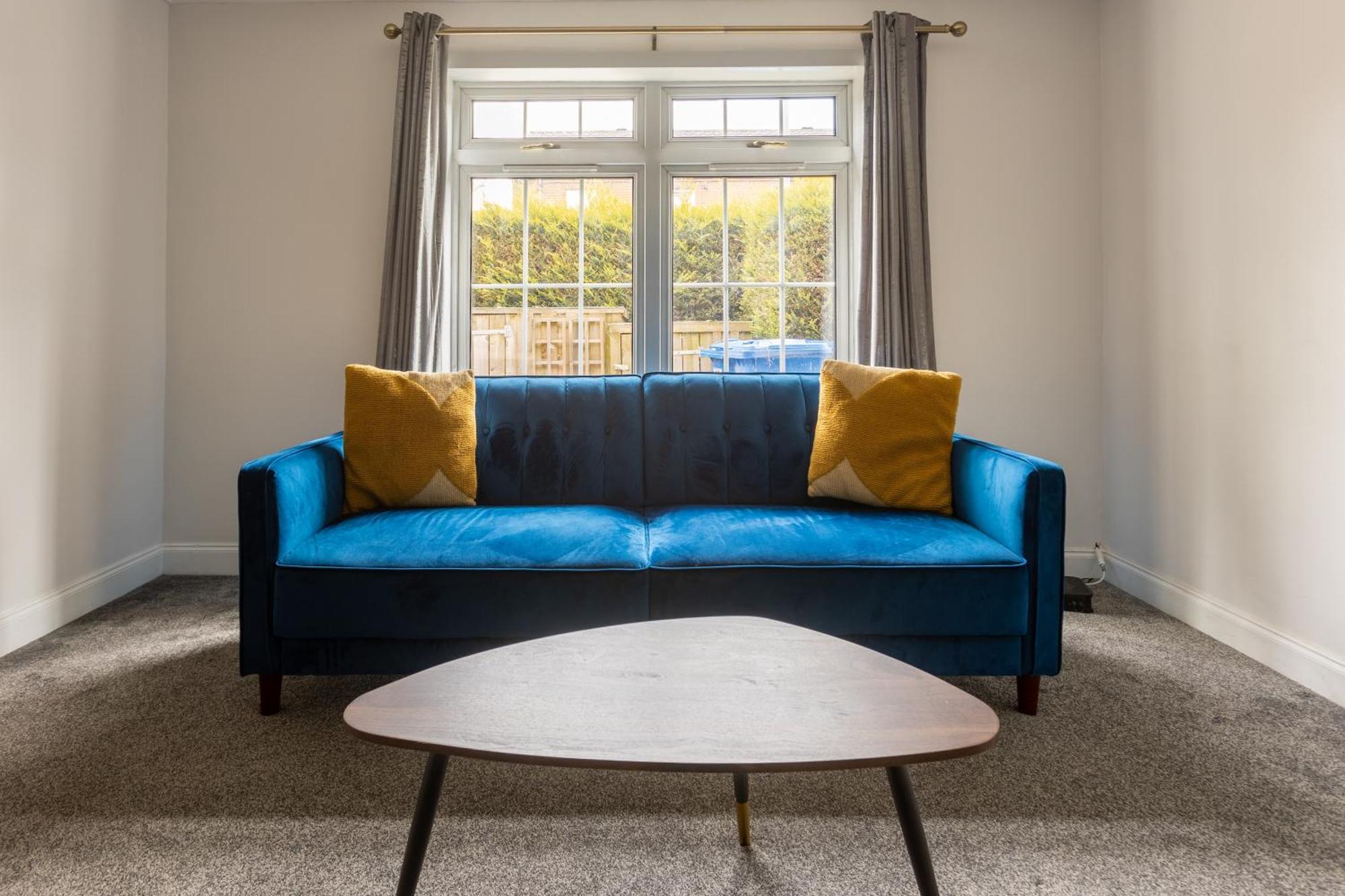 Ideal 3 Bed In With Free Parking Holiday home *