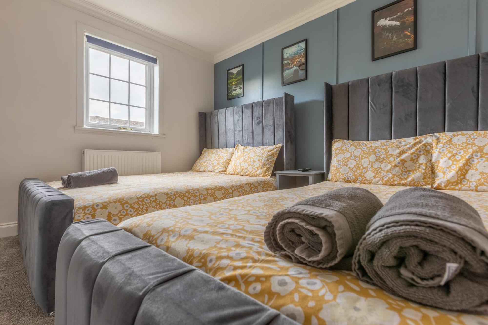 Ideal 3 Bed In With Free Parking Holiday home Glasgow