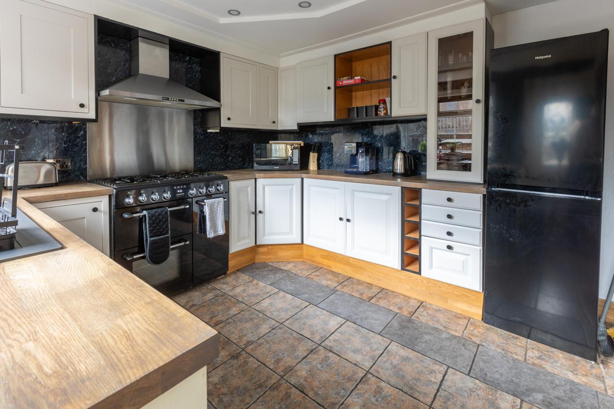 Ideal 3 Bed In With Free Parking