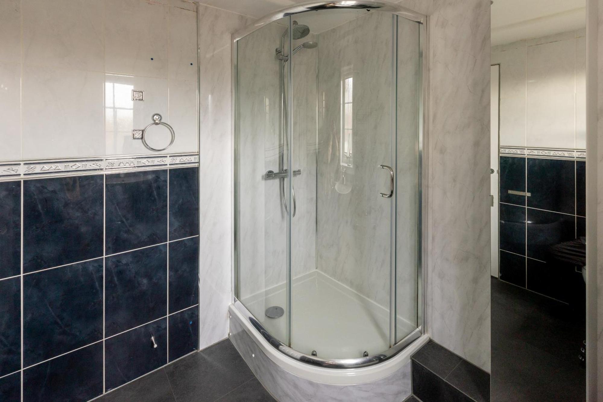 Holiday home Ideal 3 Bed In With Free Parking *