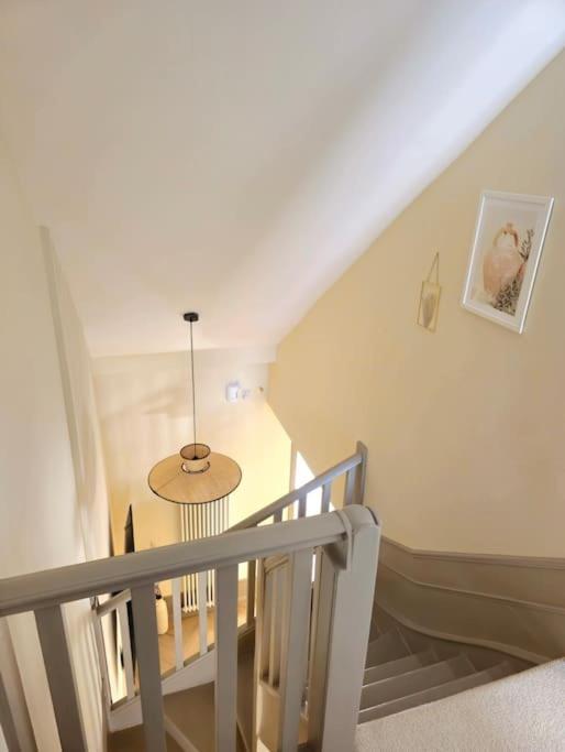 Newly Renovated Gem - Free Parking & Modern Comfort Holiday home *