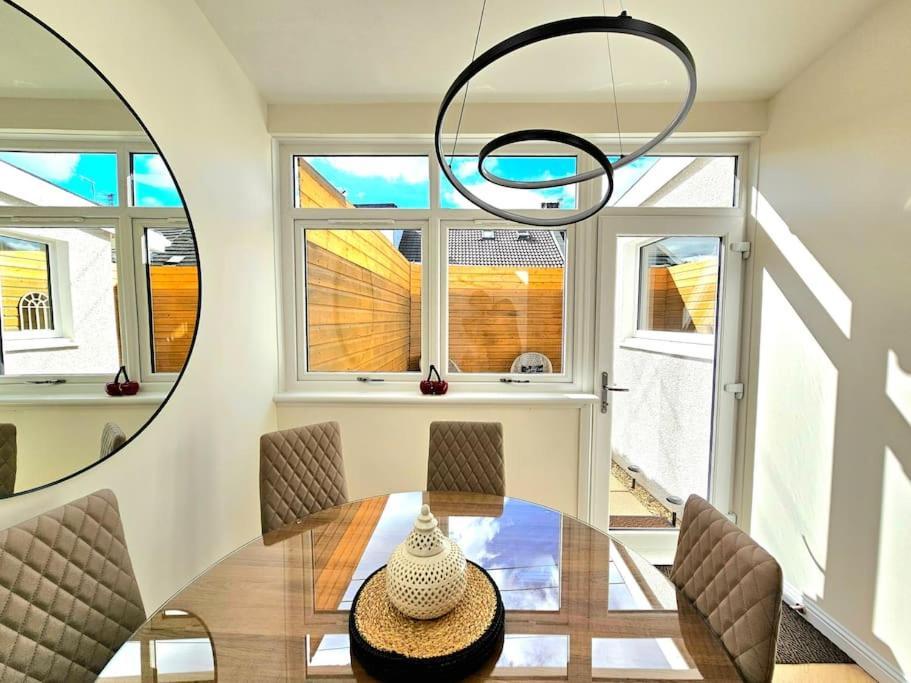 Newly Renovated Gem - Free Parking & Modern Comfort * Glasgow