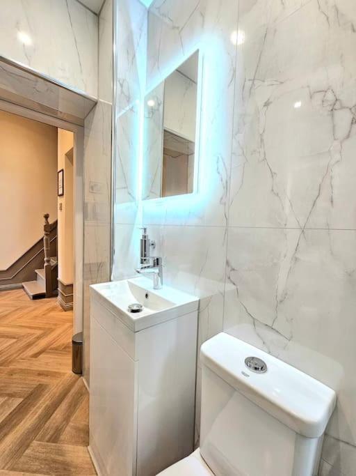 Newly Renovated Gem - Free Parking & Modern Comfort *