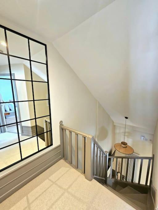 Newly Renovated Gem - Free Parking & Modern Comfort Holiday home Glasgow