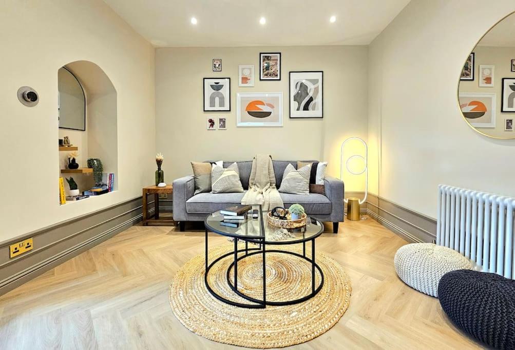 Holiday home Newly Renovated Gem - Free Parking & Modern Comfort Glasgow