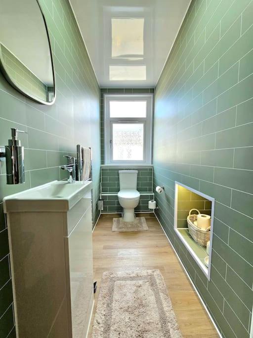 Holiday home Newly Renovated Gem - Free Parking & Modern Comfort *